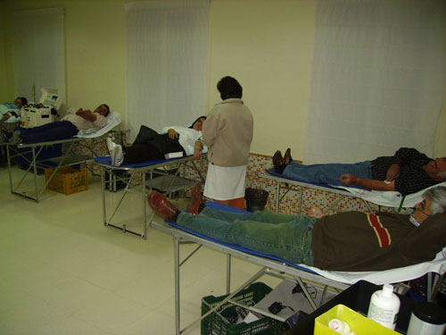 Los donantes de sangre realizan otra colecta